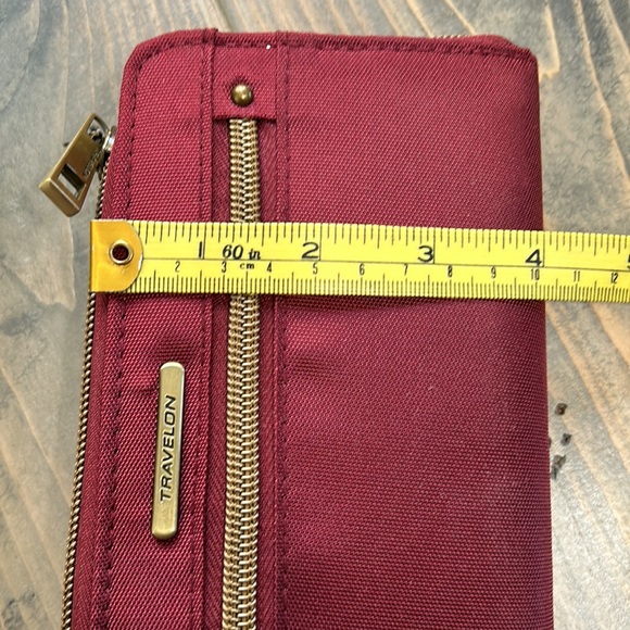 Travelon RFID blocking wallet - Picture 8 of 8